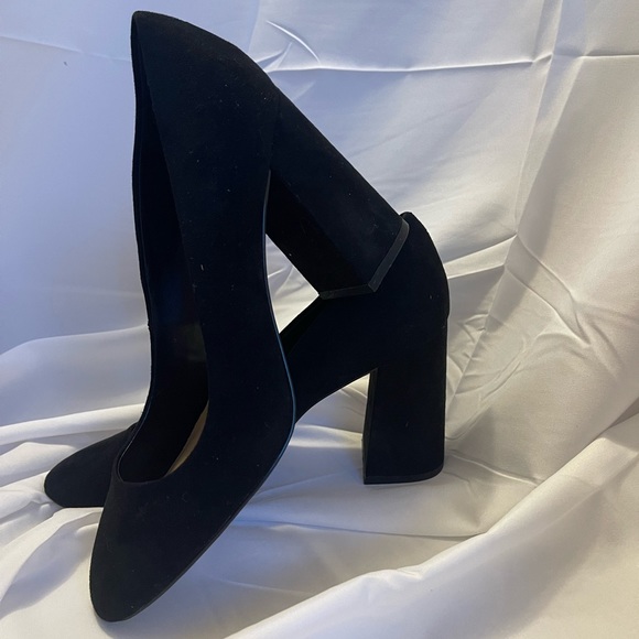 Simple black chunky heels - Picture 2 of 4